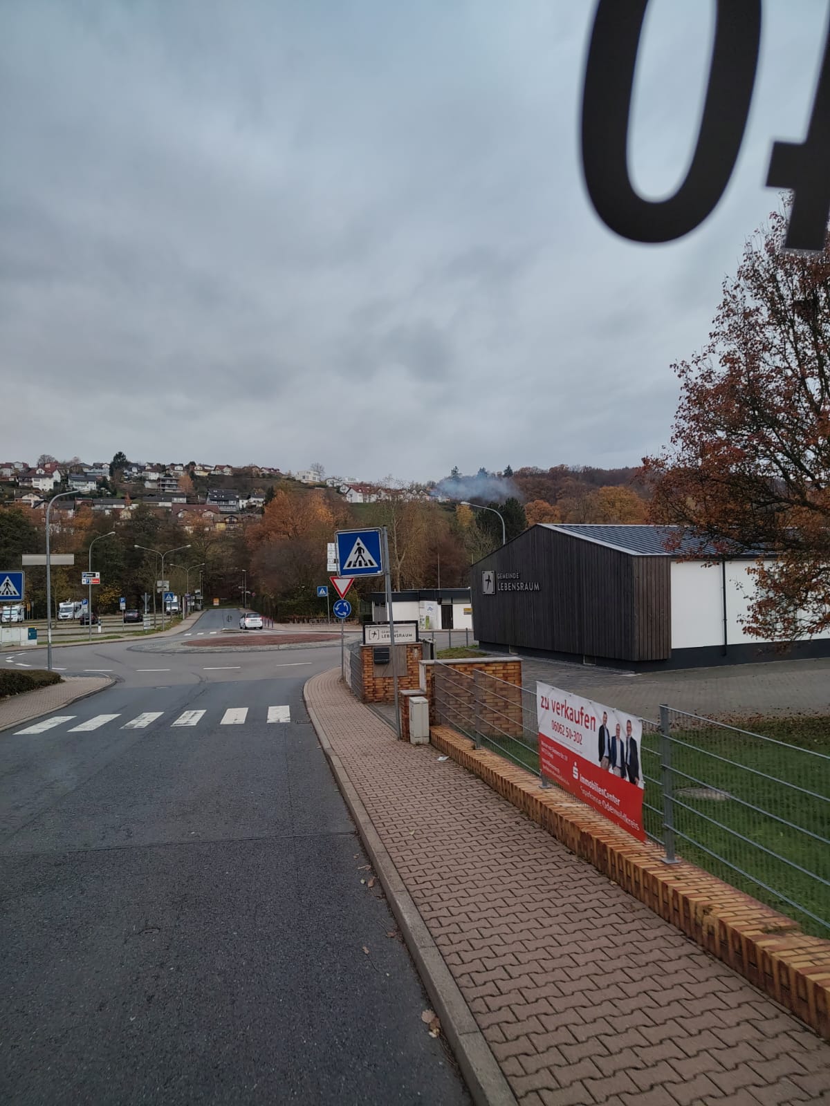 Mittlerer Brand mit Menschenleben in Gefahr (21/2025)