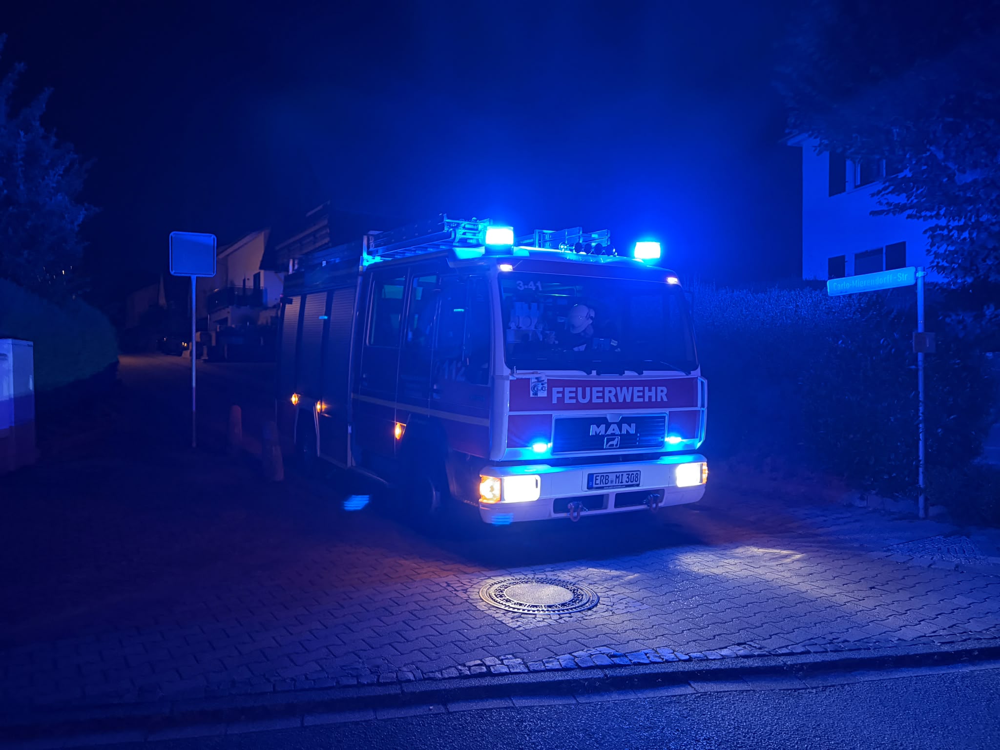 F2Y Wohnungsbrand mit Menschenleben in Gefahr (12-2026)