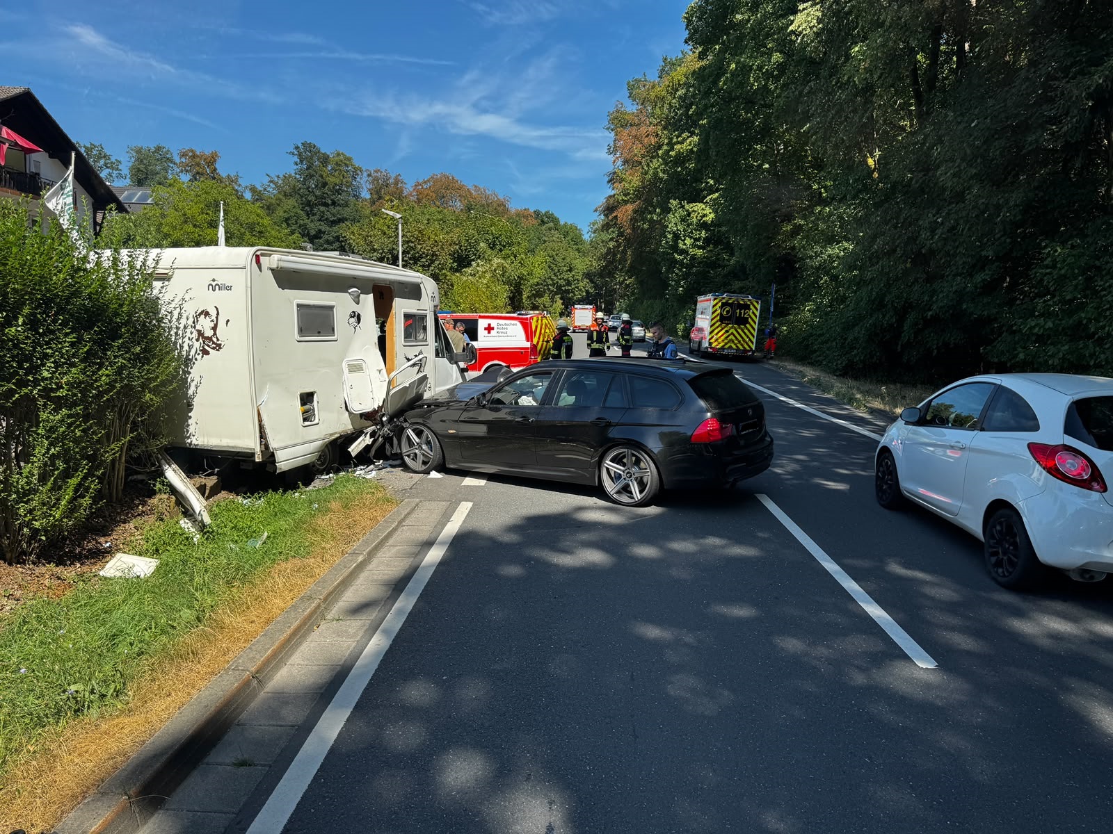 Auslaufene Betriebsstoffe nach Verkehrsunfall (15-2026)